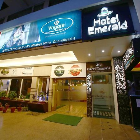 Hotel Emerald Chandīgarh Extérieur photo