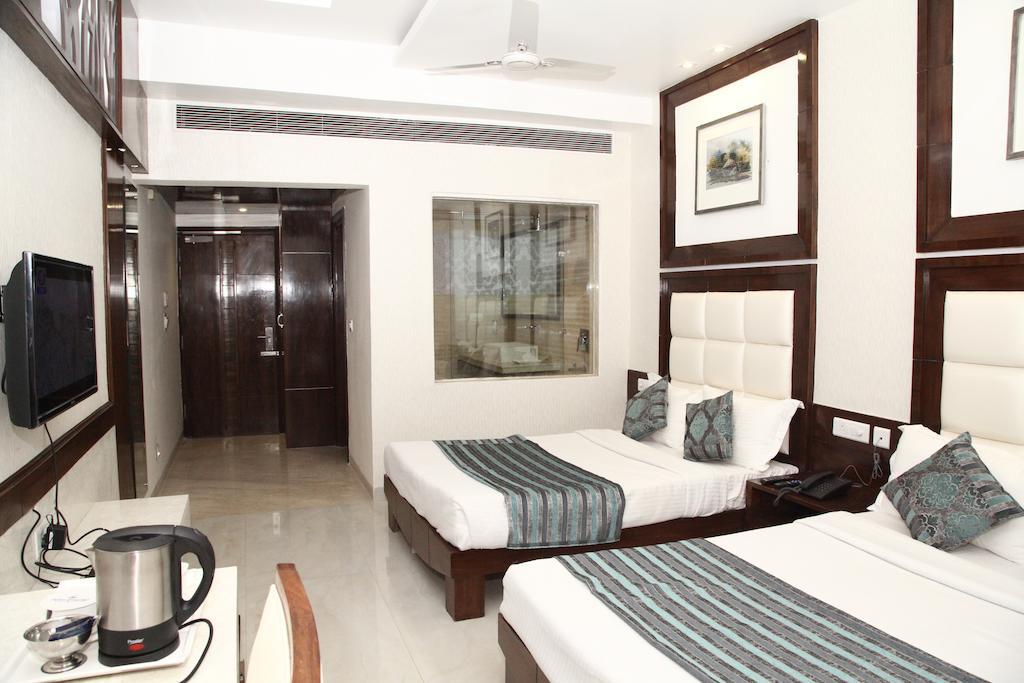 Hotel Emerald Chandīgarh Extérieur photo