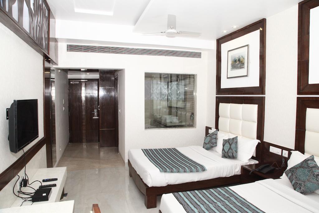 Hotel Emerald Chandīgarh Extérieur photo