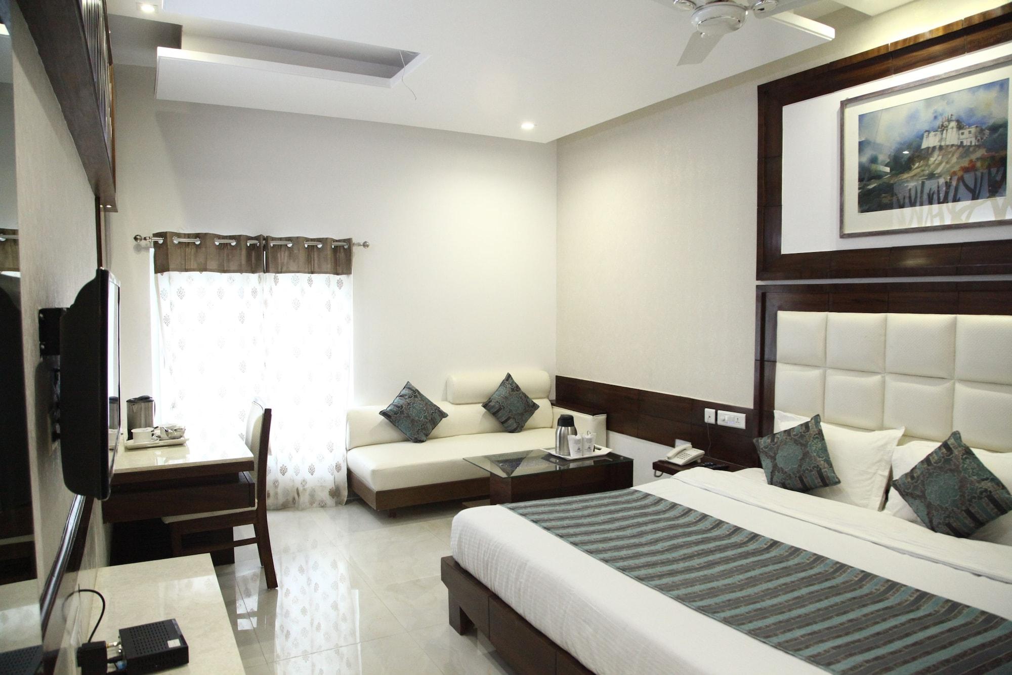 Hotel Emerald Chandīgarh Extérieur photo