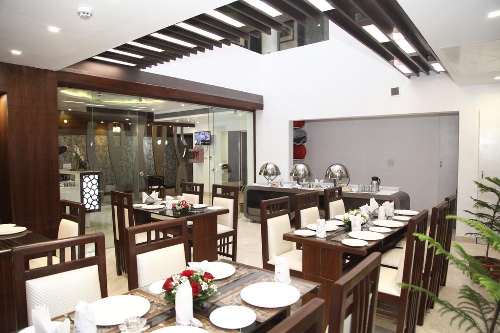 Hotel Emerald Chandīgarh Extérieur photo