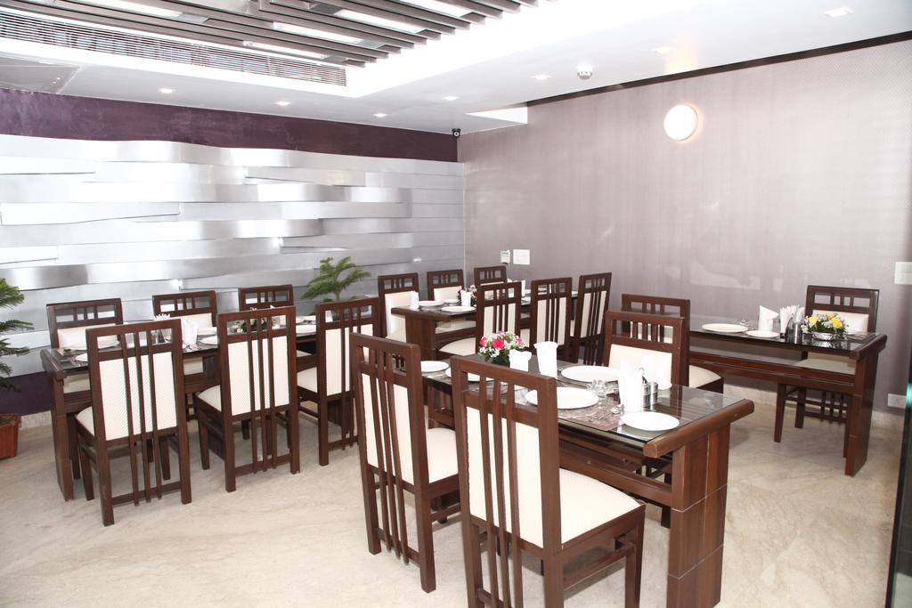Hotel Emerald Chandīgarh Extérieur photo