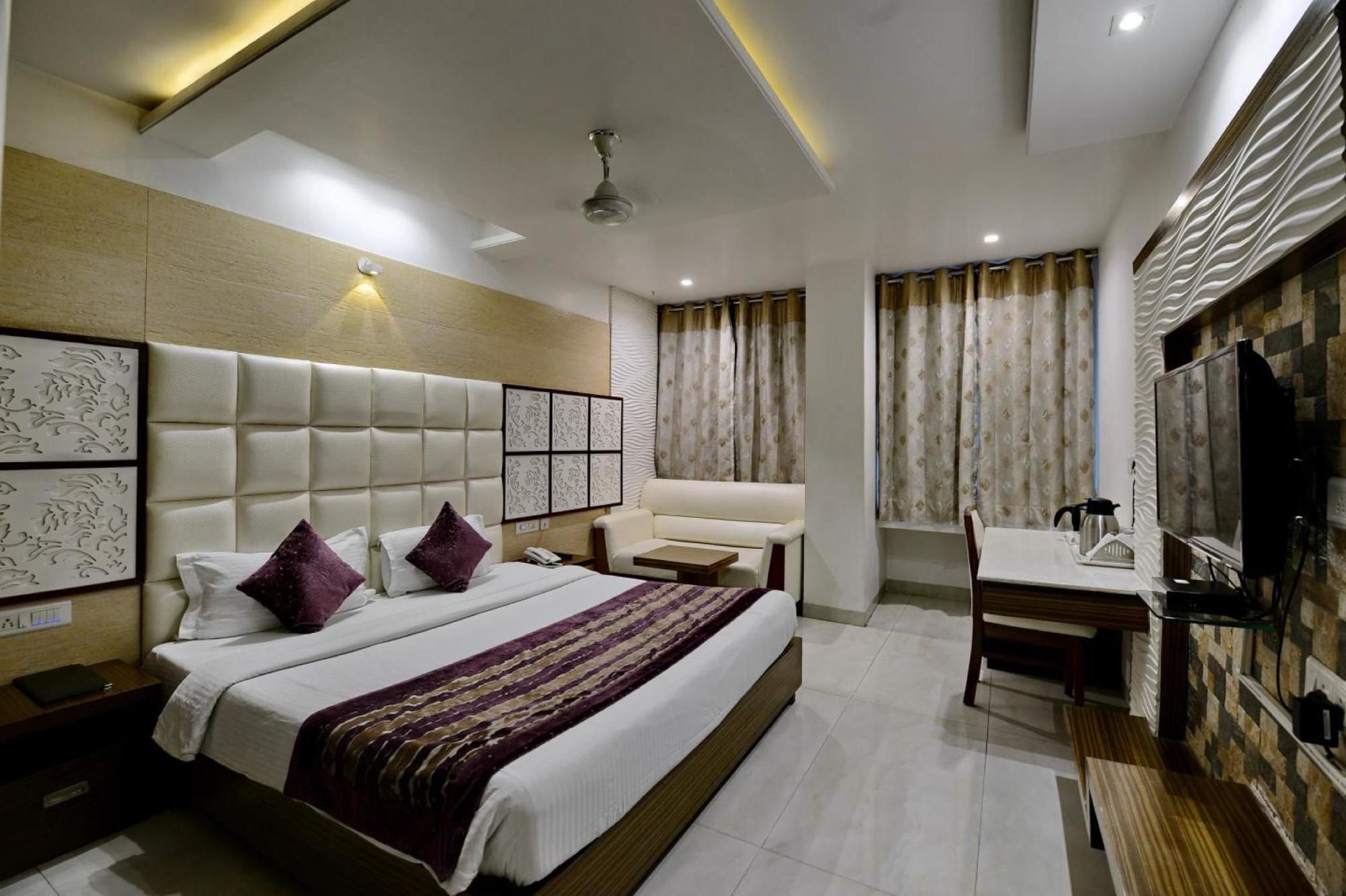 Hotel Emerald Chandīgarh Extérieur photo