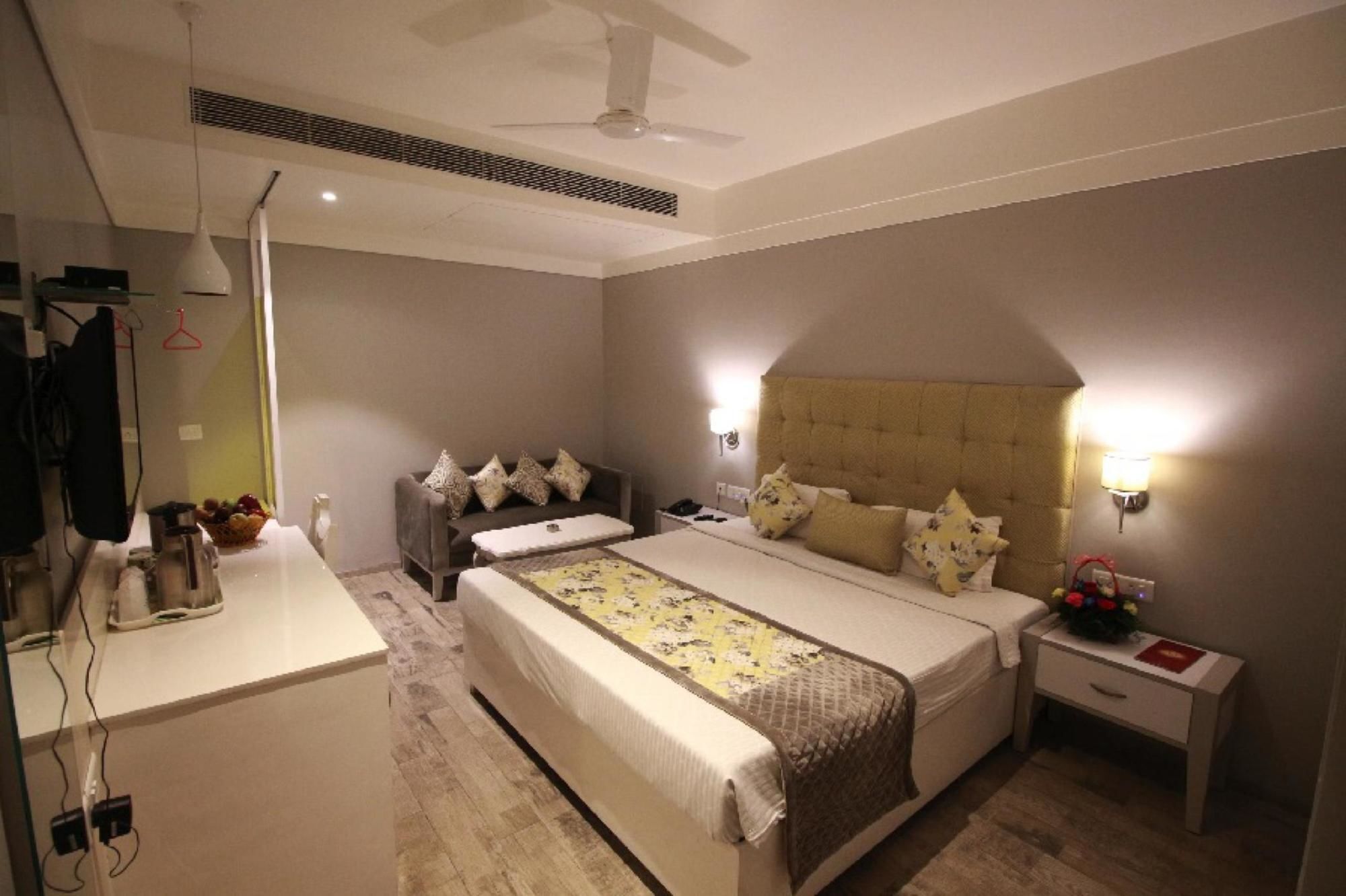 Hotel Emerald Chandīgarh Extérieur photo