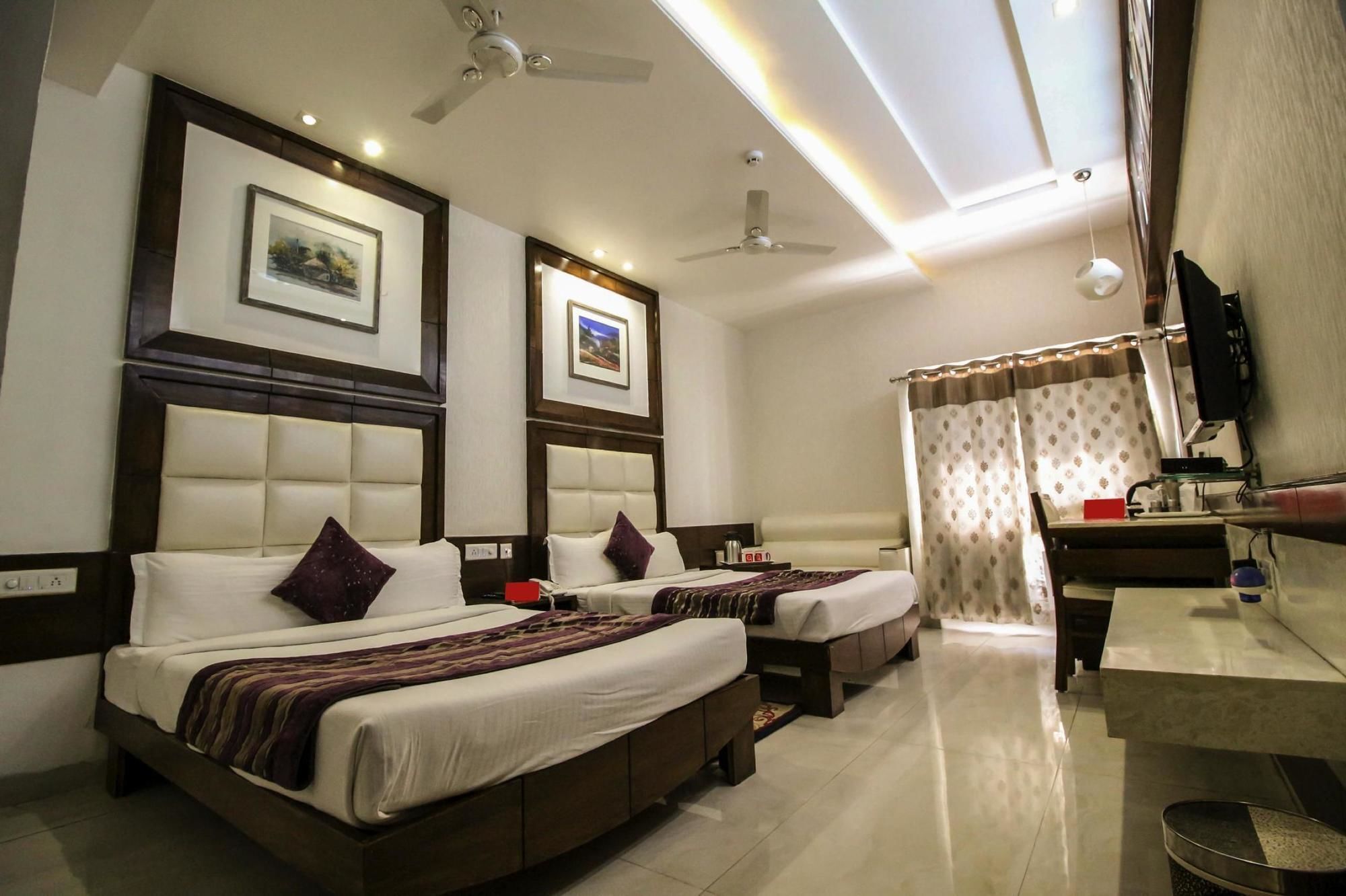Hotel Emerald Chandīgarh Extérieur photo