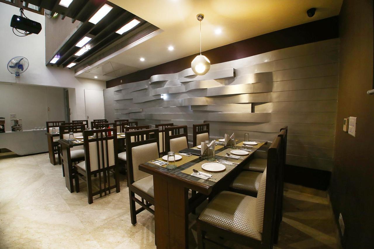 Hotel Emerald Chandīgarh Extérieur photo