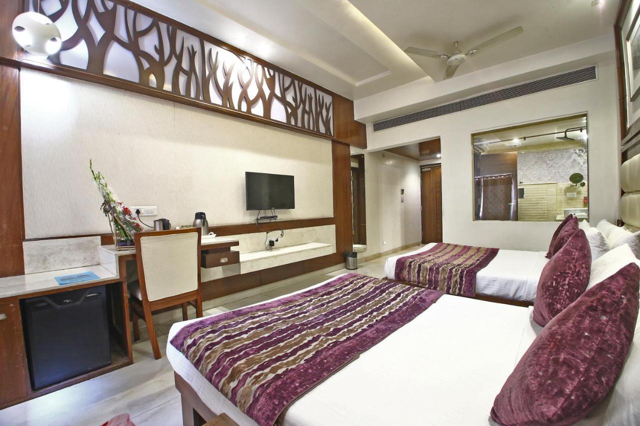 Hotel Emerald Chandīgarh Extérieur photo