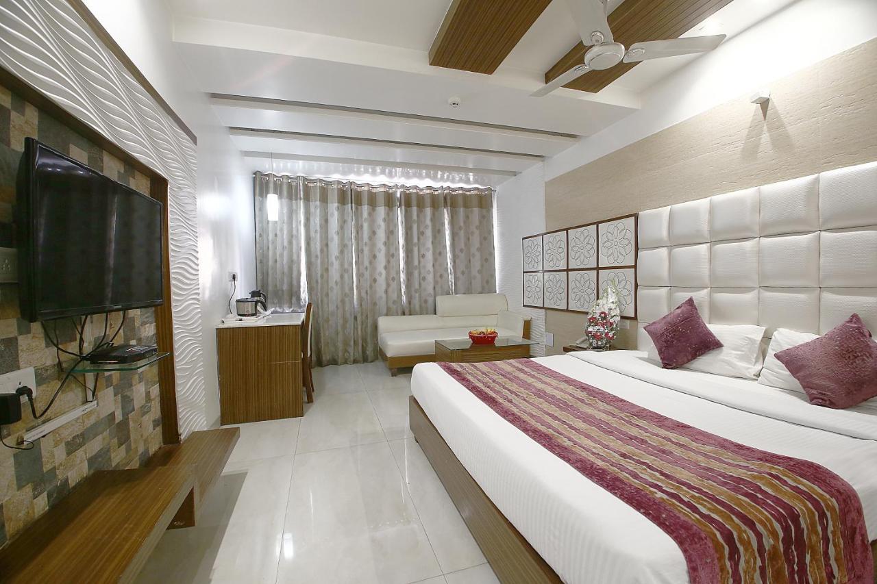 Hotel Emerald Chandīgarh Extérieur photo